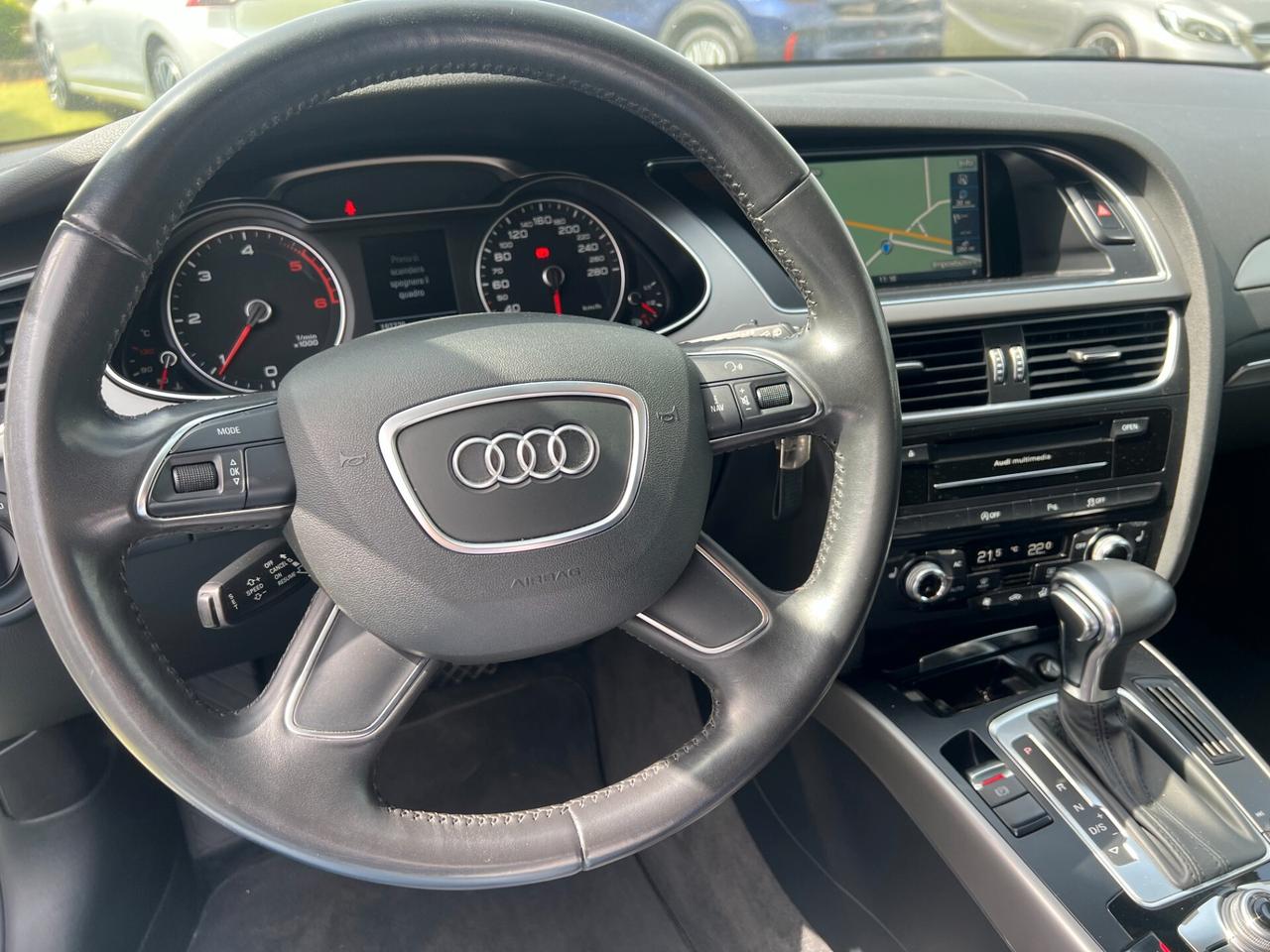 Audi A4 Avant 2.0 TDI 177CV s-line exterior/r"18/AUTOMATIK/NAVIGATORE/DISTRIBUZIUONE EFFETTUATA