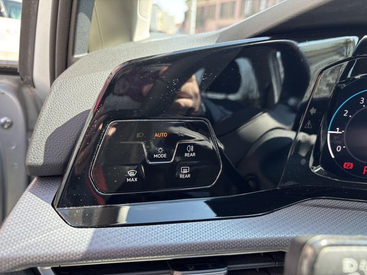 Volkswagen Golf 1.0 eTSI EVO DSG Active NAVI-LED-16"