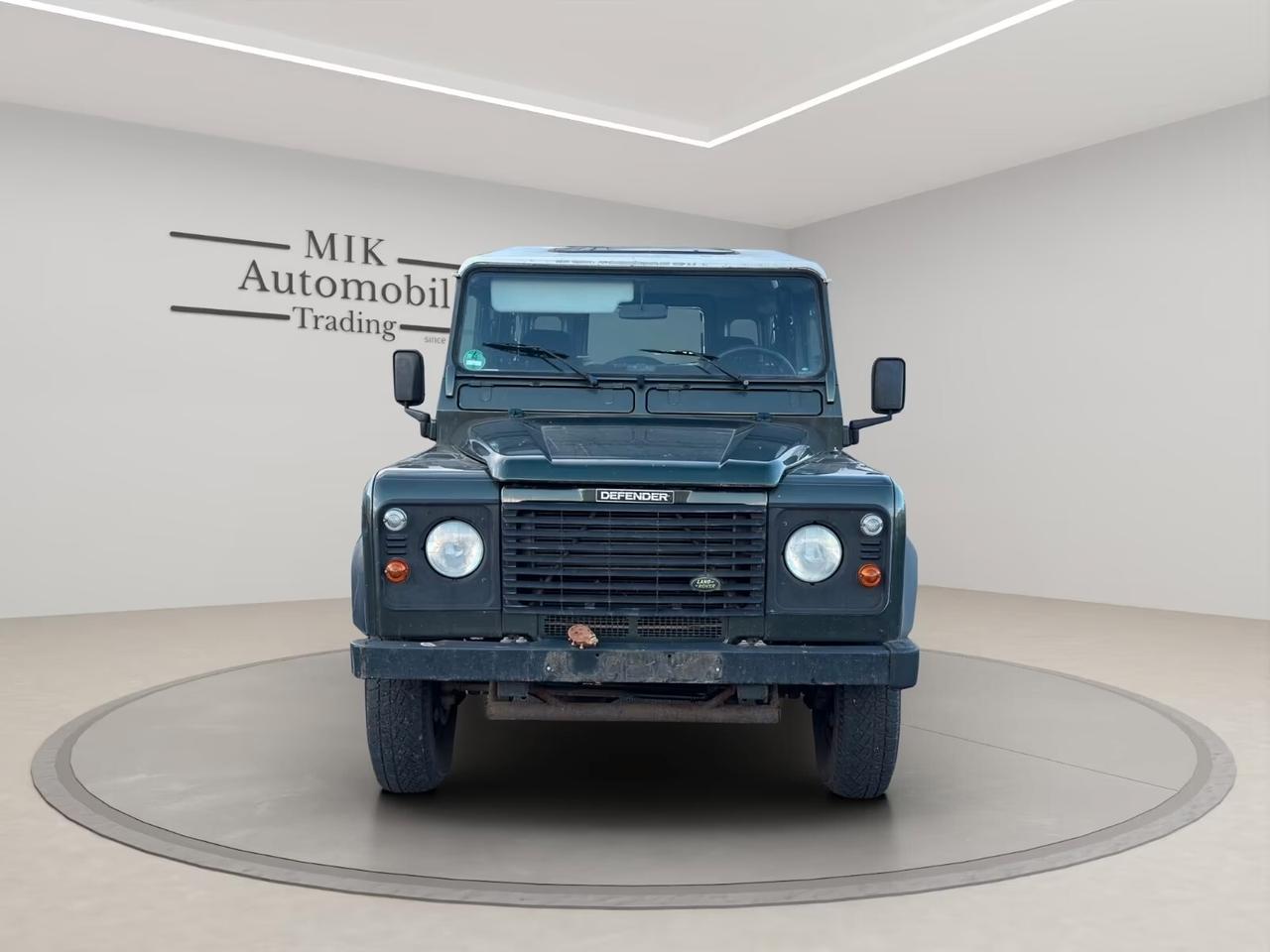 Land Rover Defender 110 TD5 Station Wagon 9 POSTI