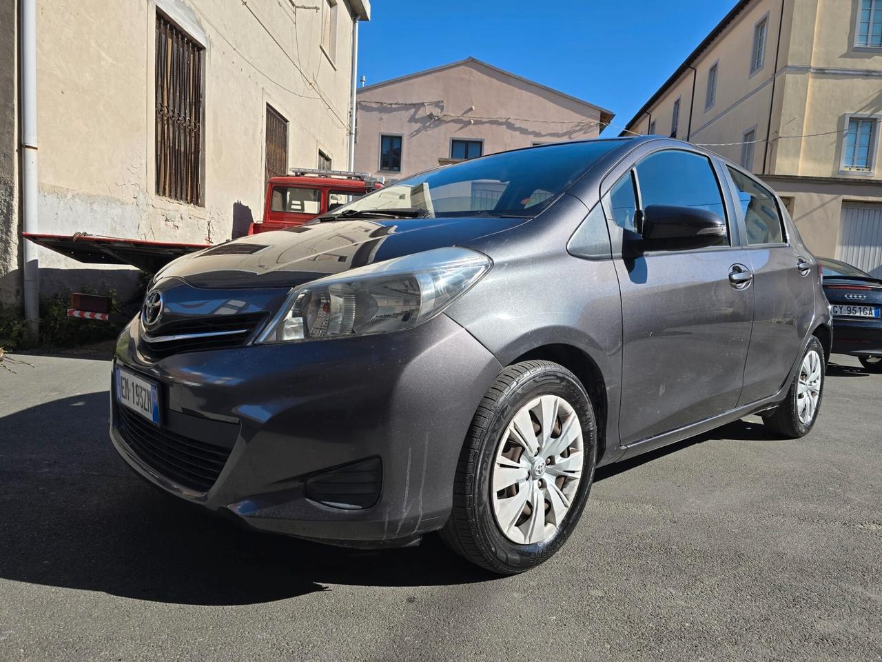 Toyota Yaris 1.0 5 porte Lounge perfetta possibilita 12 mesi garanzia