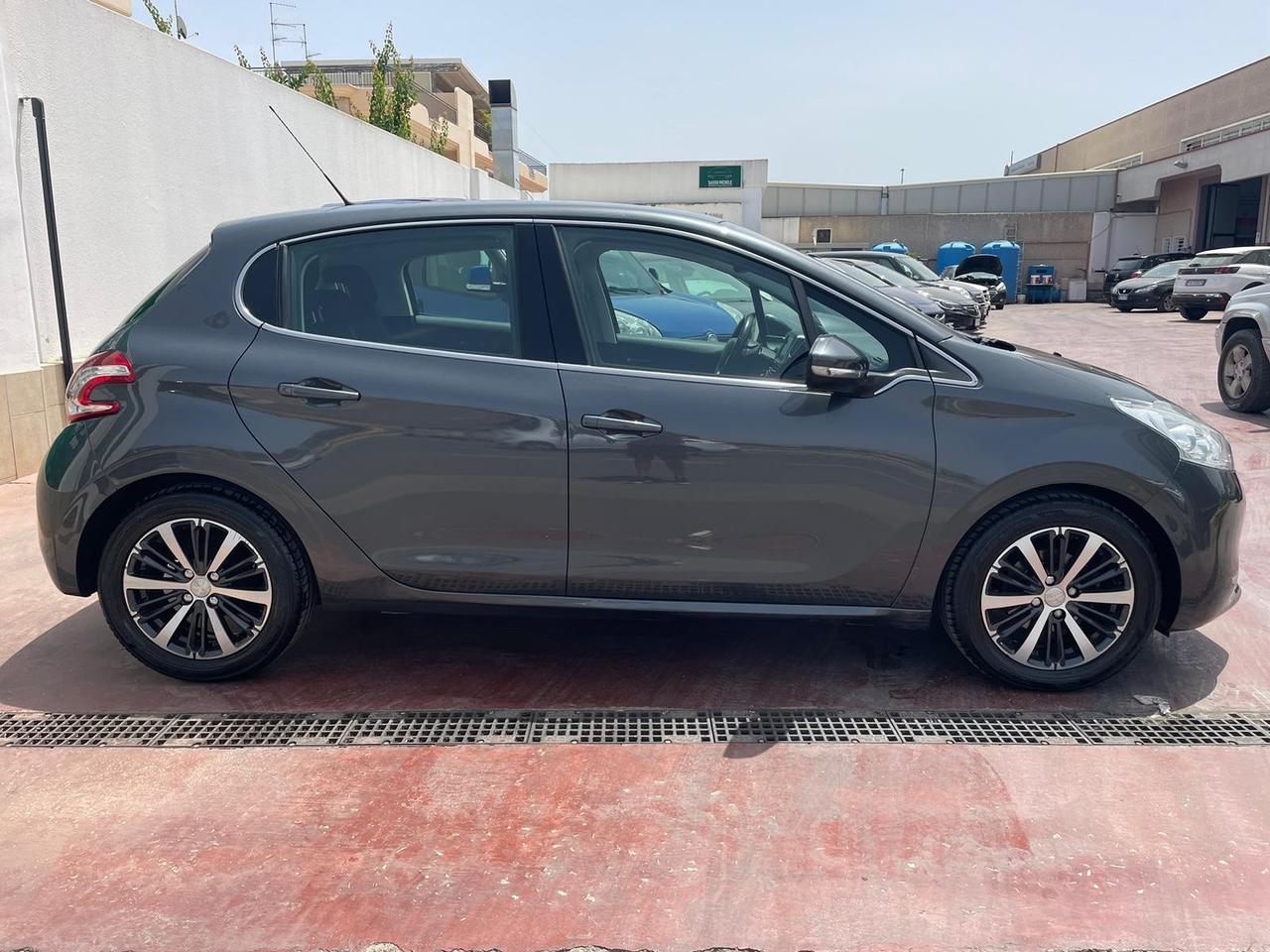 Peugeot 208 1.4 HDi 68 CV 5 porte Allure