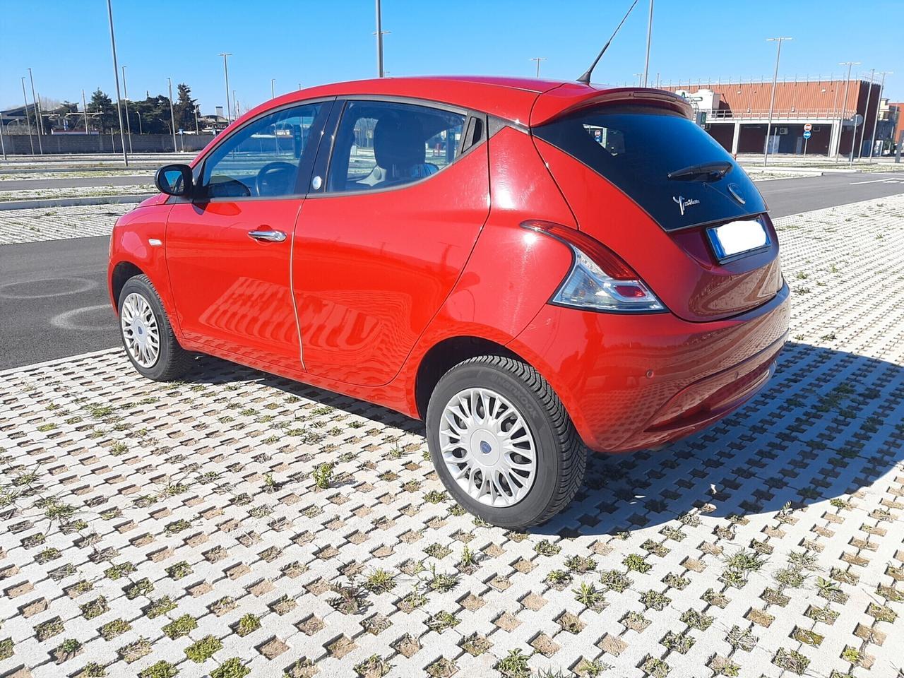 Lancia Ypsilon 0.9 TwinAir 85 CV 5 porte Metano Ecochic Gold