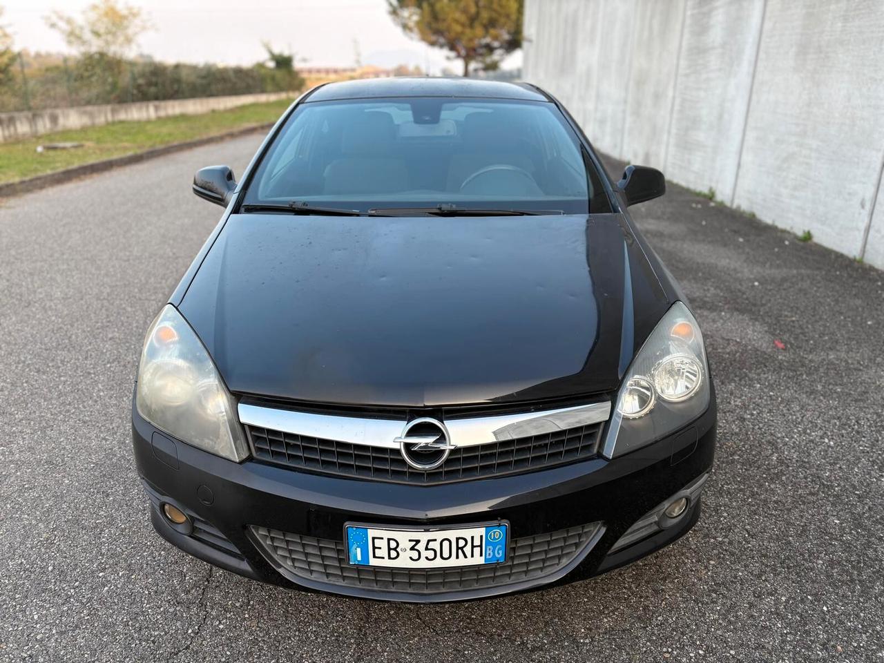 Opel Astra GTC 1.7 CDTI 110CV 3 porte