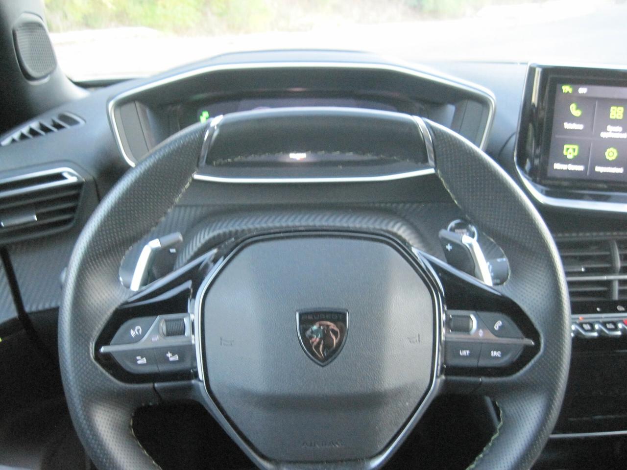 Peugeot 2008 PureTech 130 S&S EAT8 GT