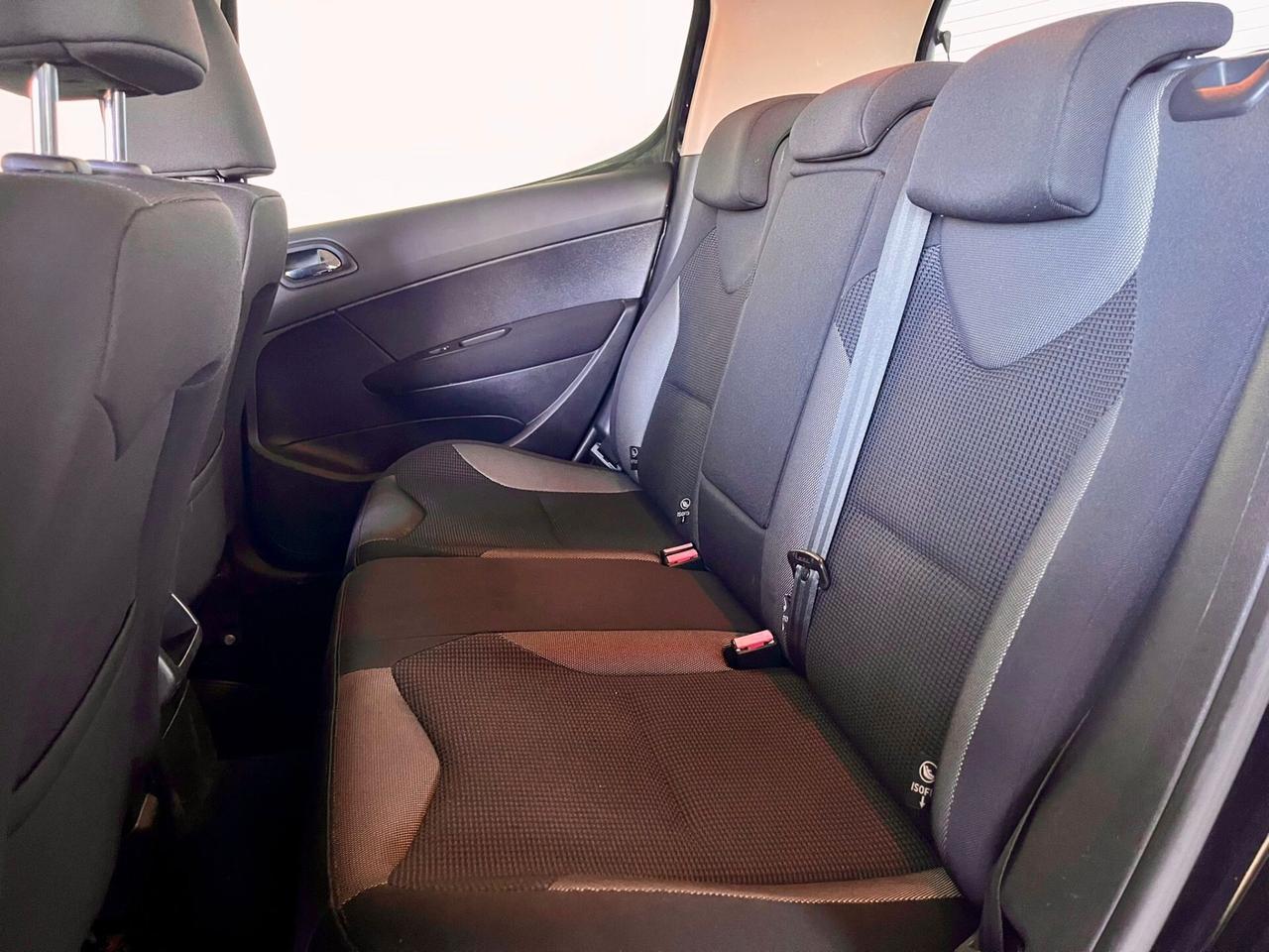 Peugeot 308 1.6 8V e-HDi 112CV Stop&Start robotiz. 5p. Business