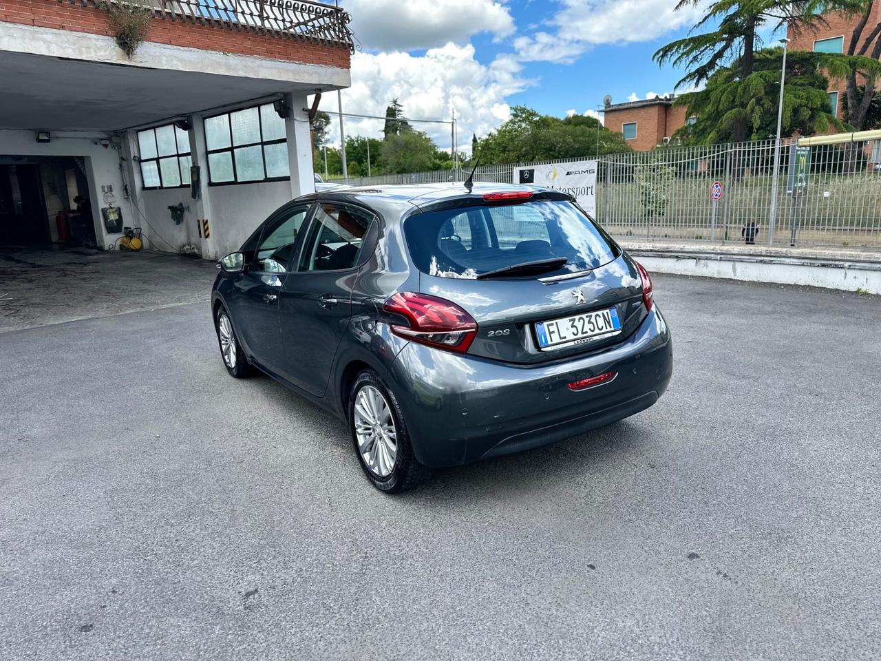 Peugeot 208 PureTech 82 5 porte Allure