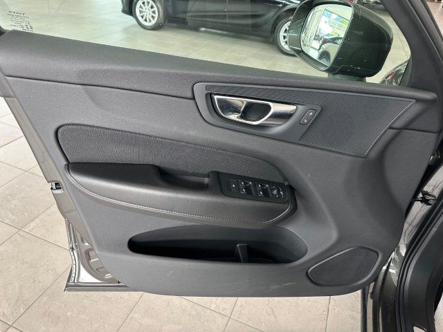 VOLVO XC60 B4 (d) AWD Geartronic Momentum Pro N1