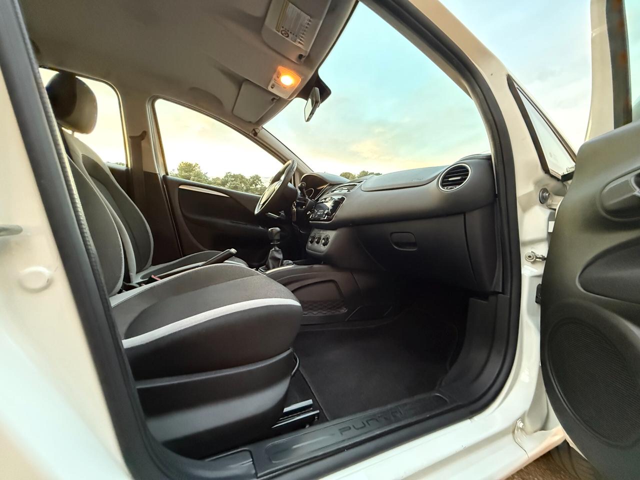 Fiat Punto LOUNGE/1.2 69 CV/CAR PLAY/5 POSTI