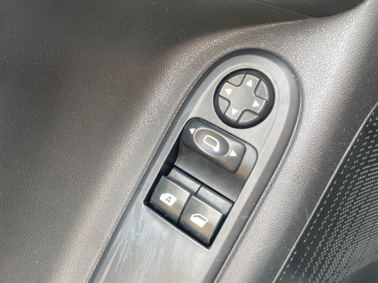 Citroen C3 NEOPATENTATI - BENZINA AREA B MILANO