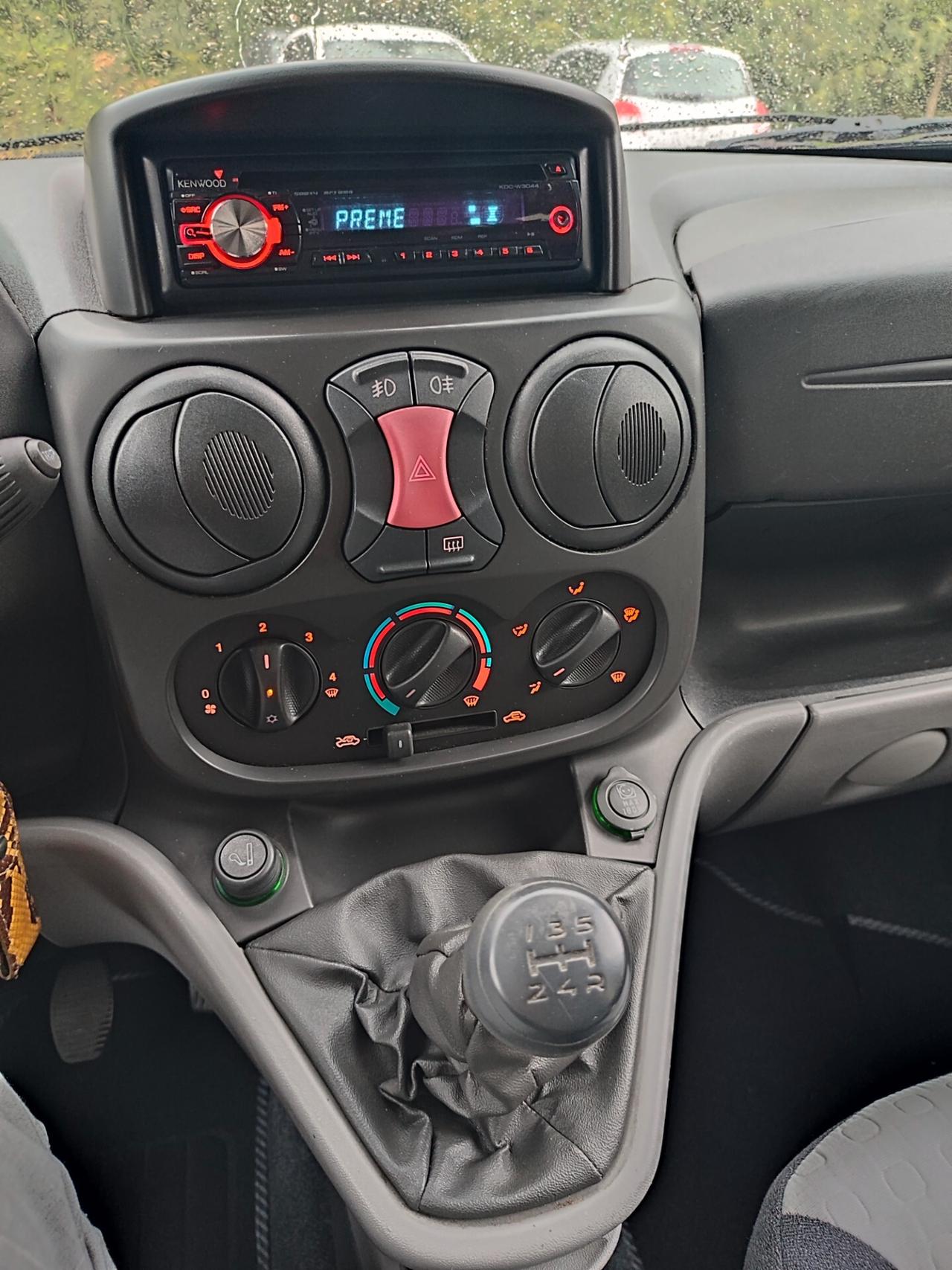 FIAT DOBLO 1.4BENZINA CON PEDANA DISABILI POCHI KM