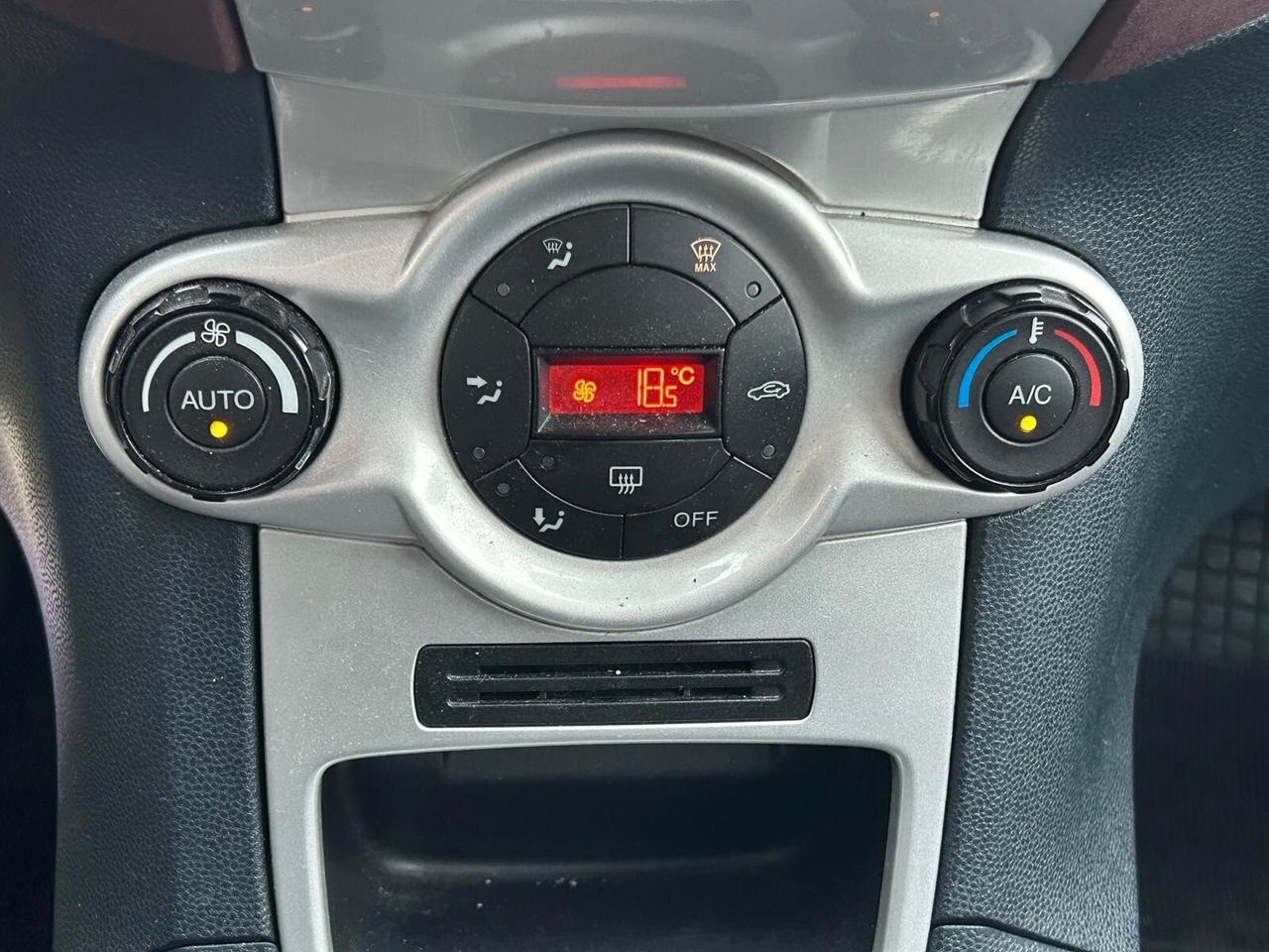 Ford Fiesta 1.2 82 CV 5 porte Titanium