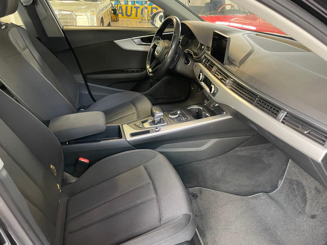 Audi A4 Avant 30 TDI S tronic Design