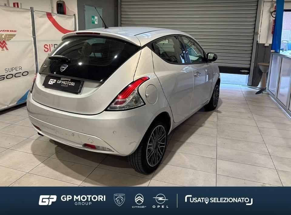 Lancia Ypsilon 1.2 69 CV 5 porte S&S Gold