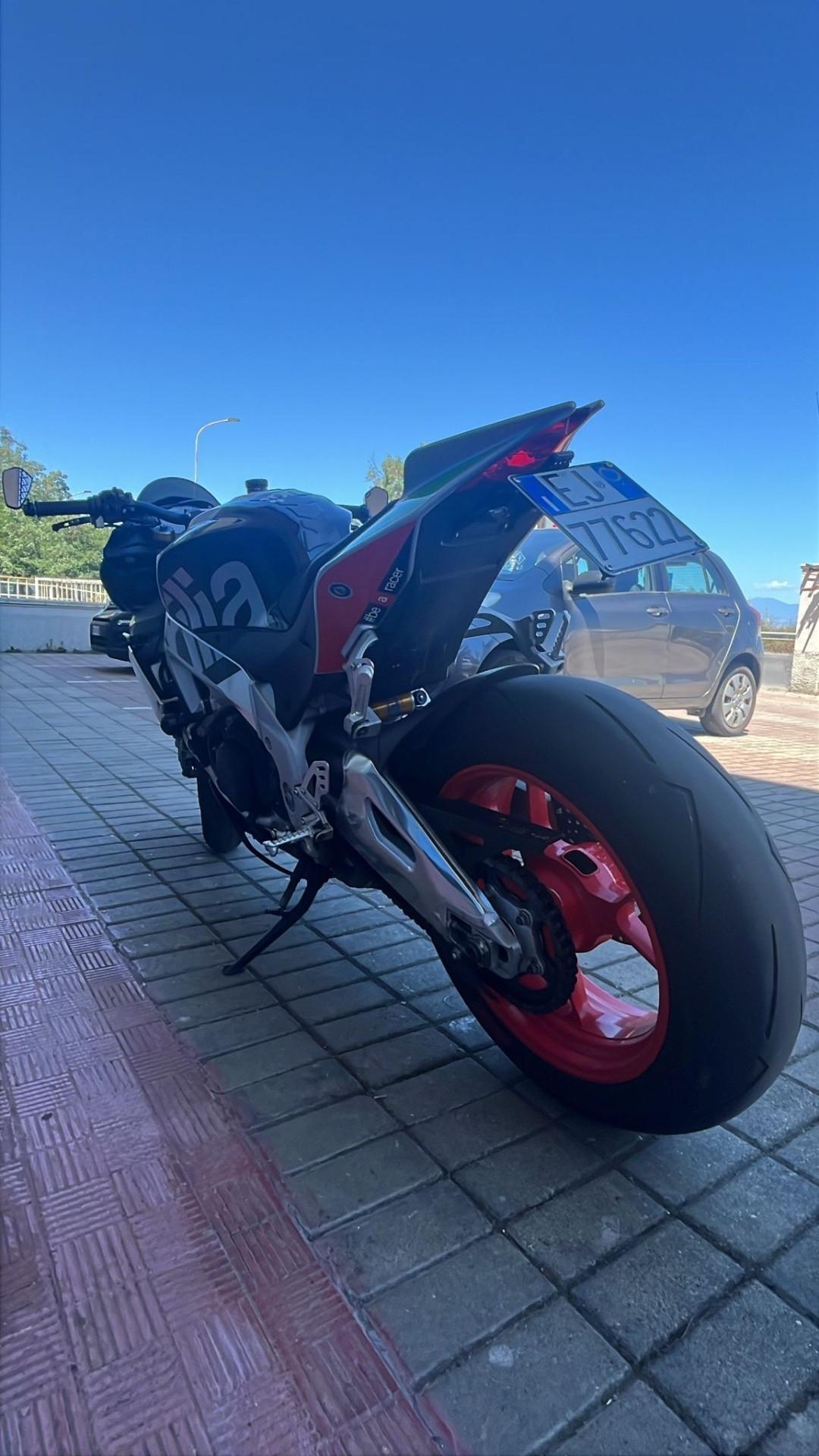 Aprilia Tuono V4 1100 FACTORY