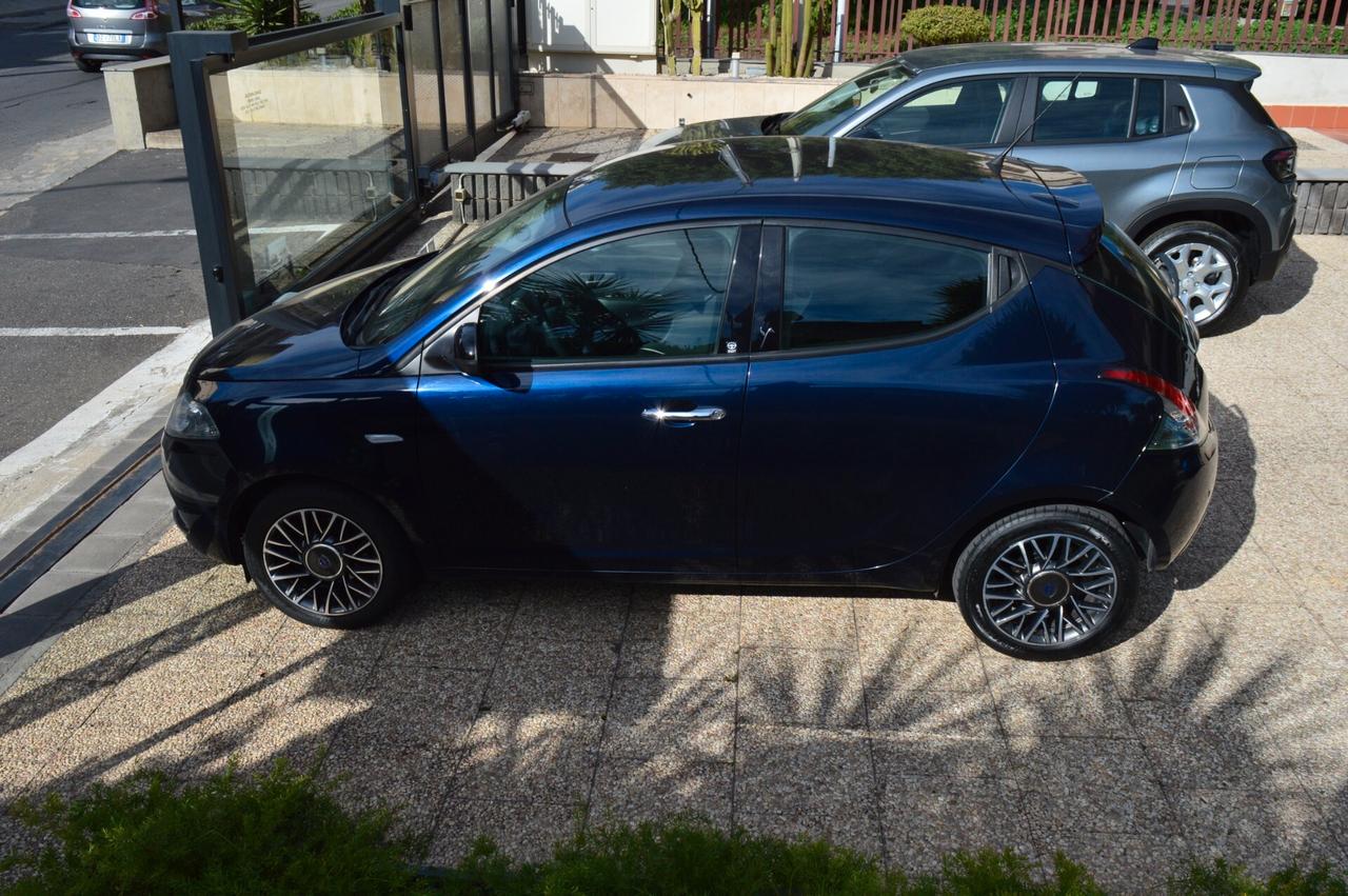 Lancia Ypsilon 1.2 69 CV 5 porte Silver