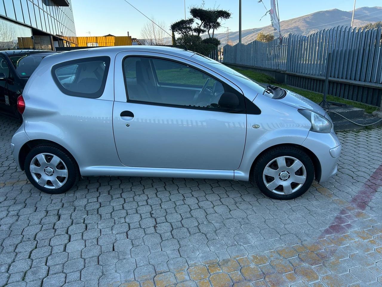 Toyota Aygo 1.0 12V VVT-i 3 porte SOUND