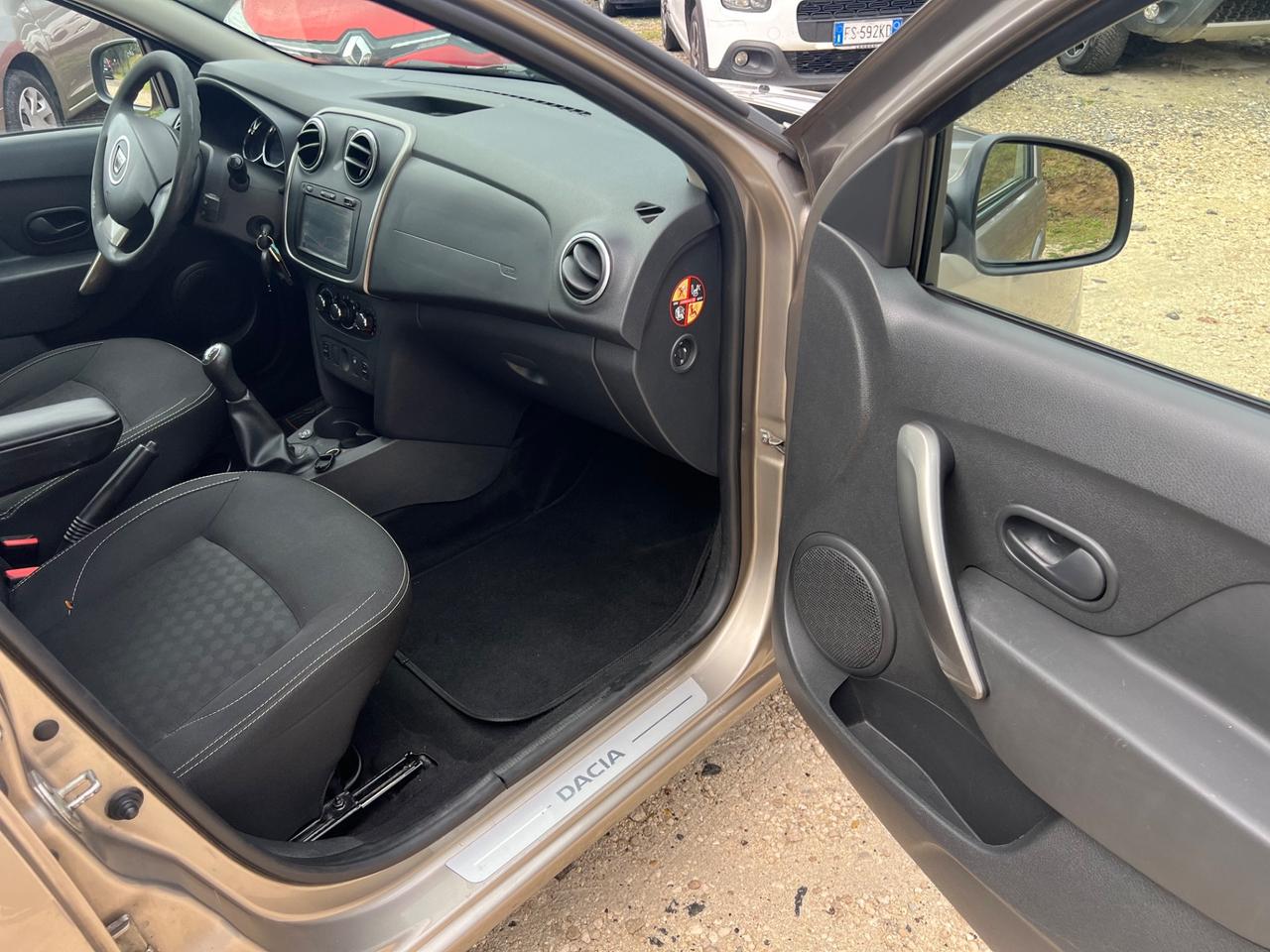 Dacia Logan 0.9 TurboGPL Lauréate permute rate garanzia