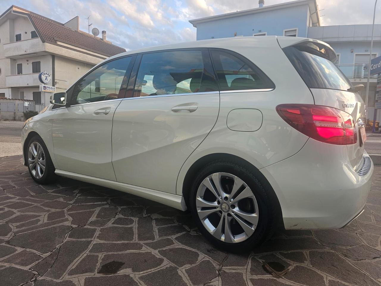 Mercedes-benz B 180 d Premium