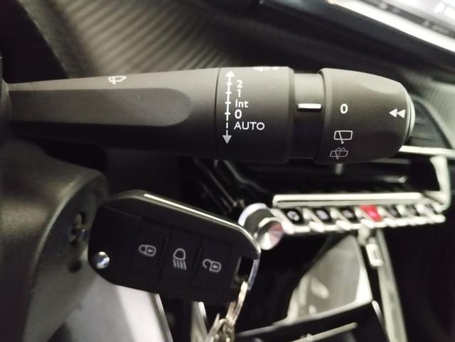 PEUGEOT 2008 100 S&S ALLURE Navi-Carplay/Android-PDC