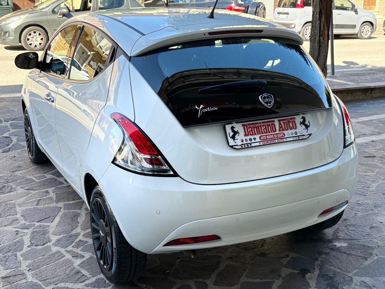 Lancia Ypsilon 1.2 69 CV 5P Gold UCONNECT Blue&Me