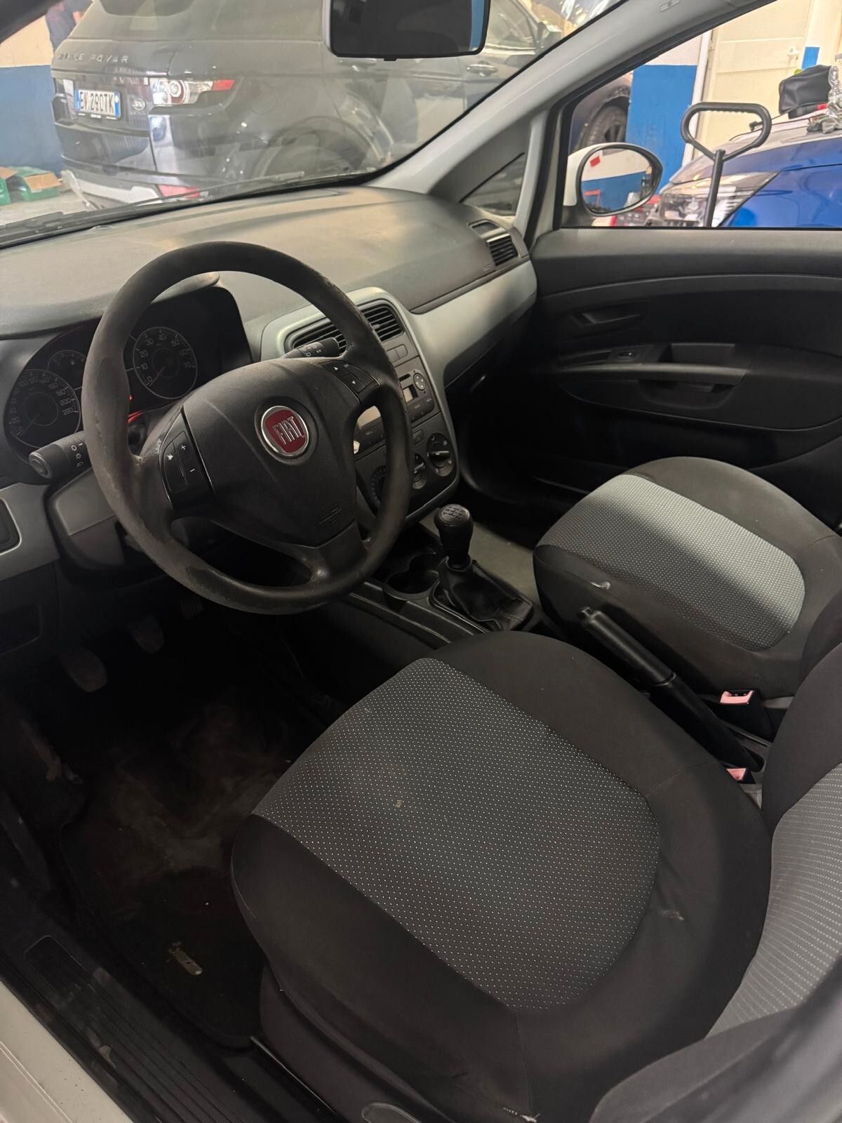 Fiat Grande Punto 2010 photo 5