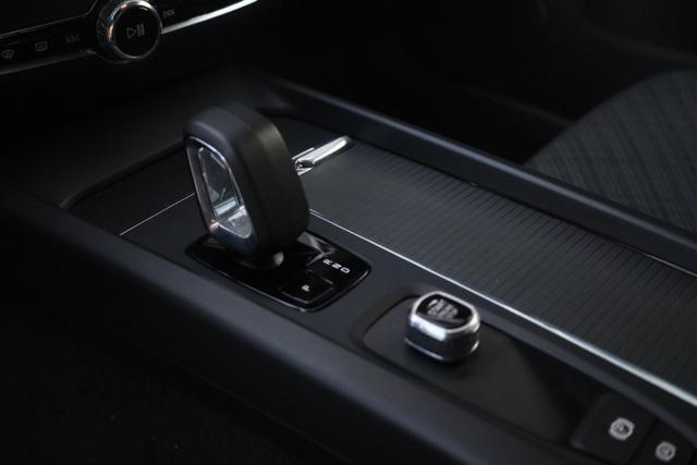 VOLVO V60 NON MARCIANTE B3 automatico Essential PREZZO NETTO