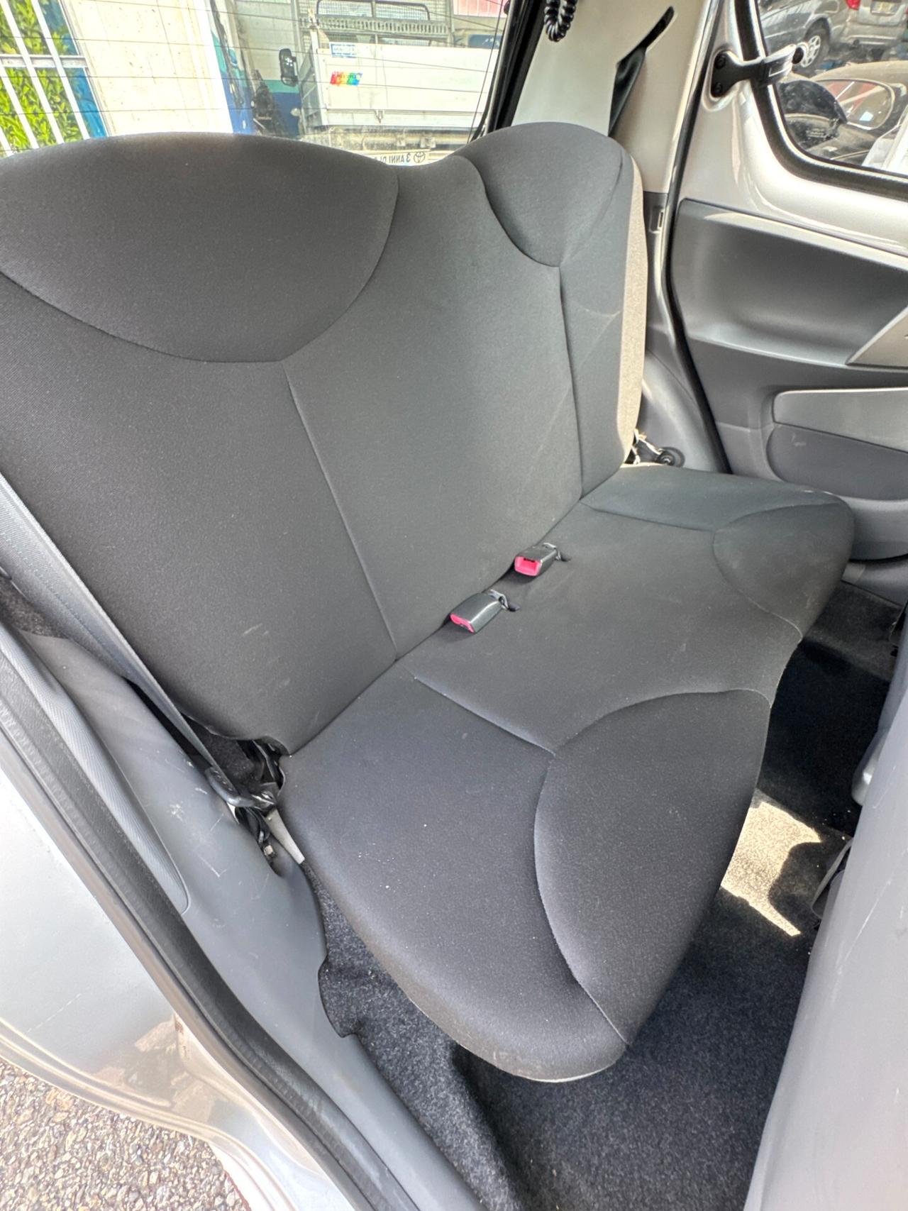 Toyota Aygo 1.0 50kW Benz 5p *SOLO 40.000 km UNICO*