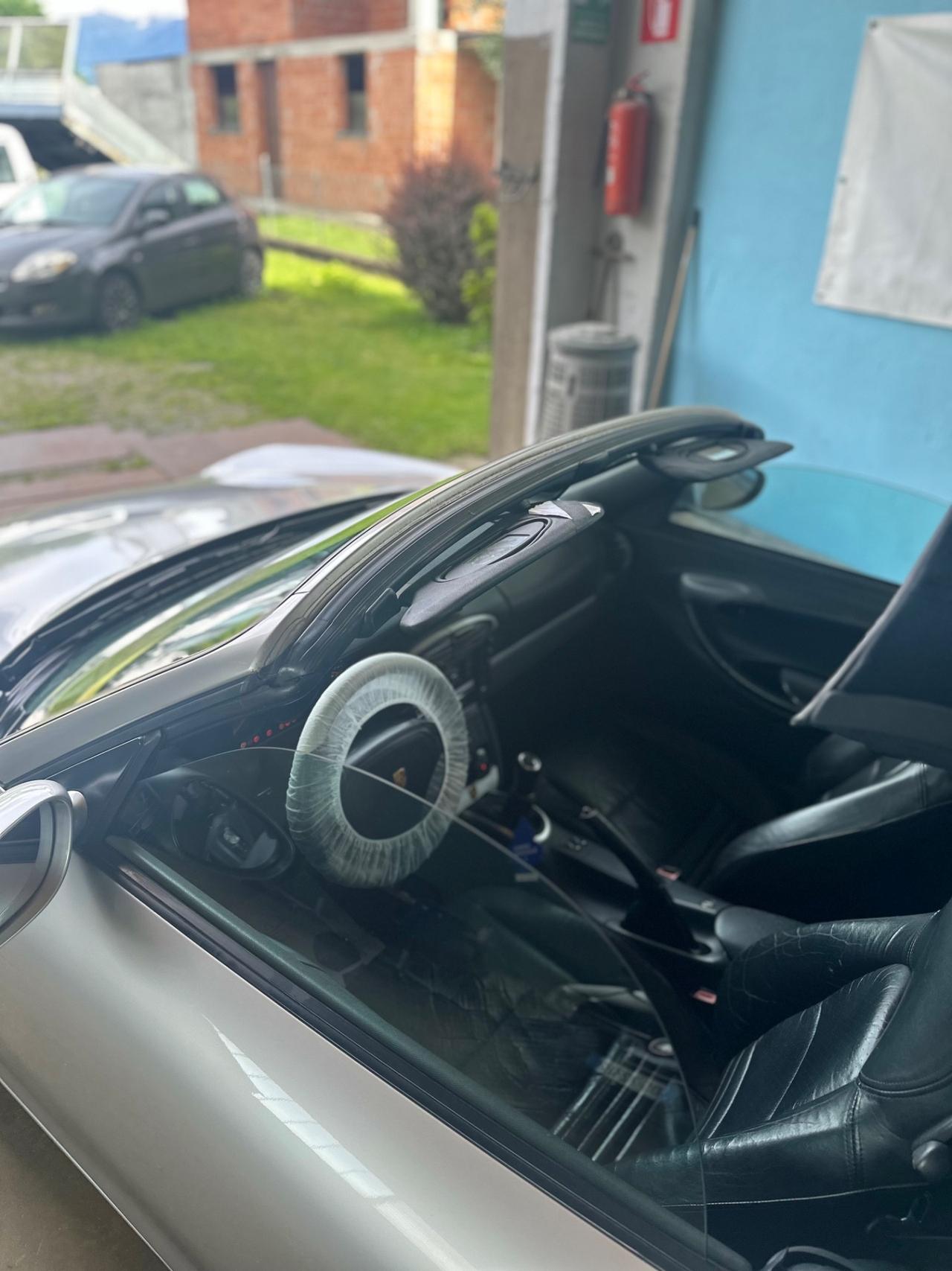 Porsche Boxster 2.5i 24V cat