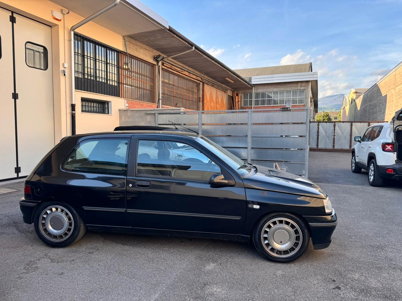 Renault Clio 1.8i 16V cat