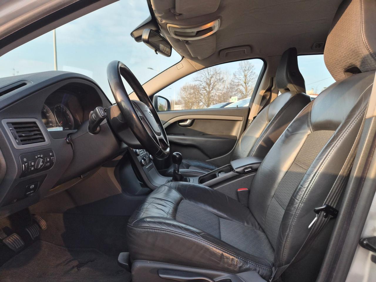 Volvo V70 D5 R-design