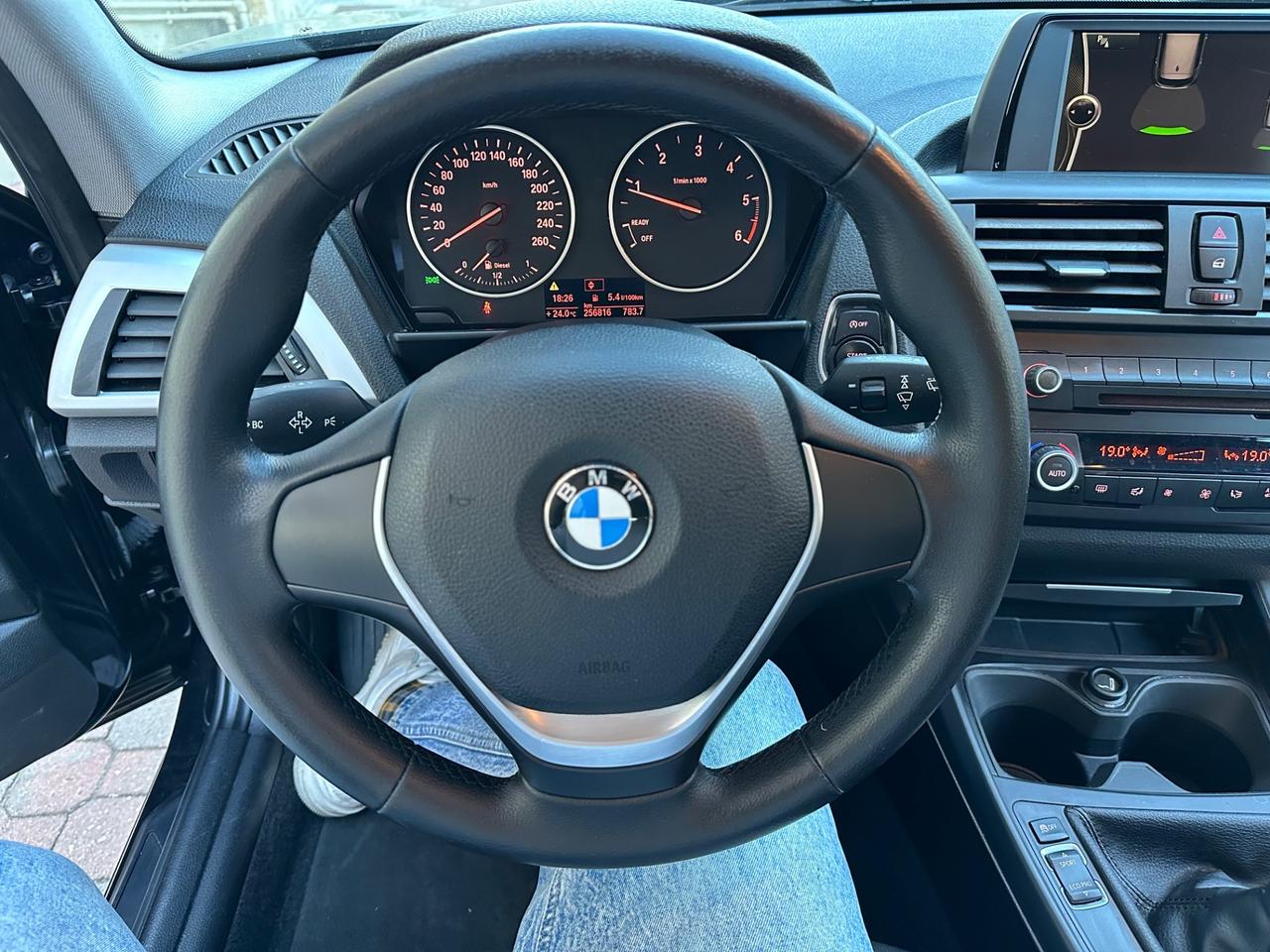 Bmw 118 118d 5p. Urban