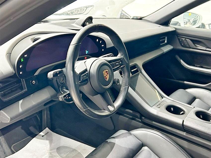 Porsche Taycan 4 Cross Turismo