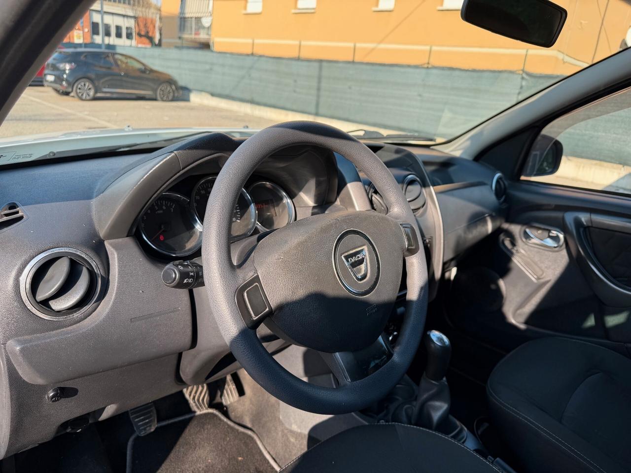 Dacia Duster 1.6 GPL - NEOP. - NAV. - 12 MESI DI GARANZIA -