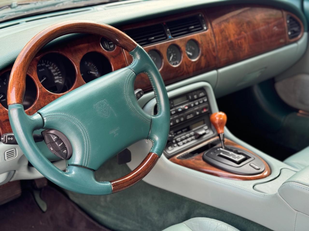 Jaguar XK8 - 4.0 V8 - Verde su Verde