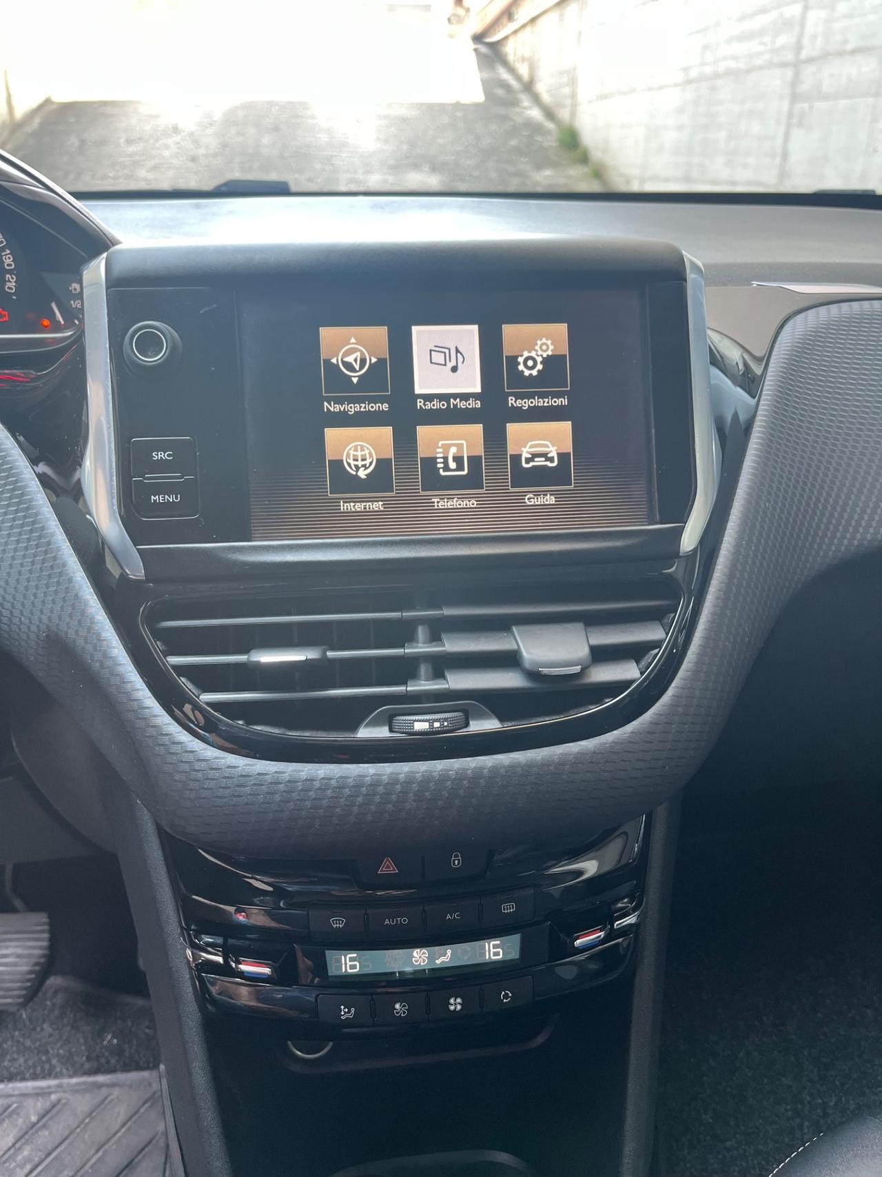 Peugeot 2008 BlueHDi 100 Allure