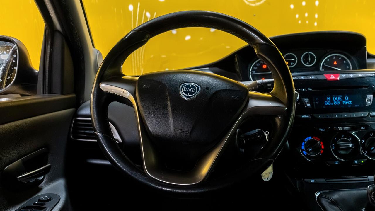 Lancia Ypsilon 1.2 69 CV 5 porte S&S Silver PERMUTA