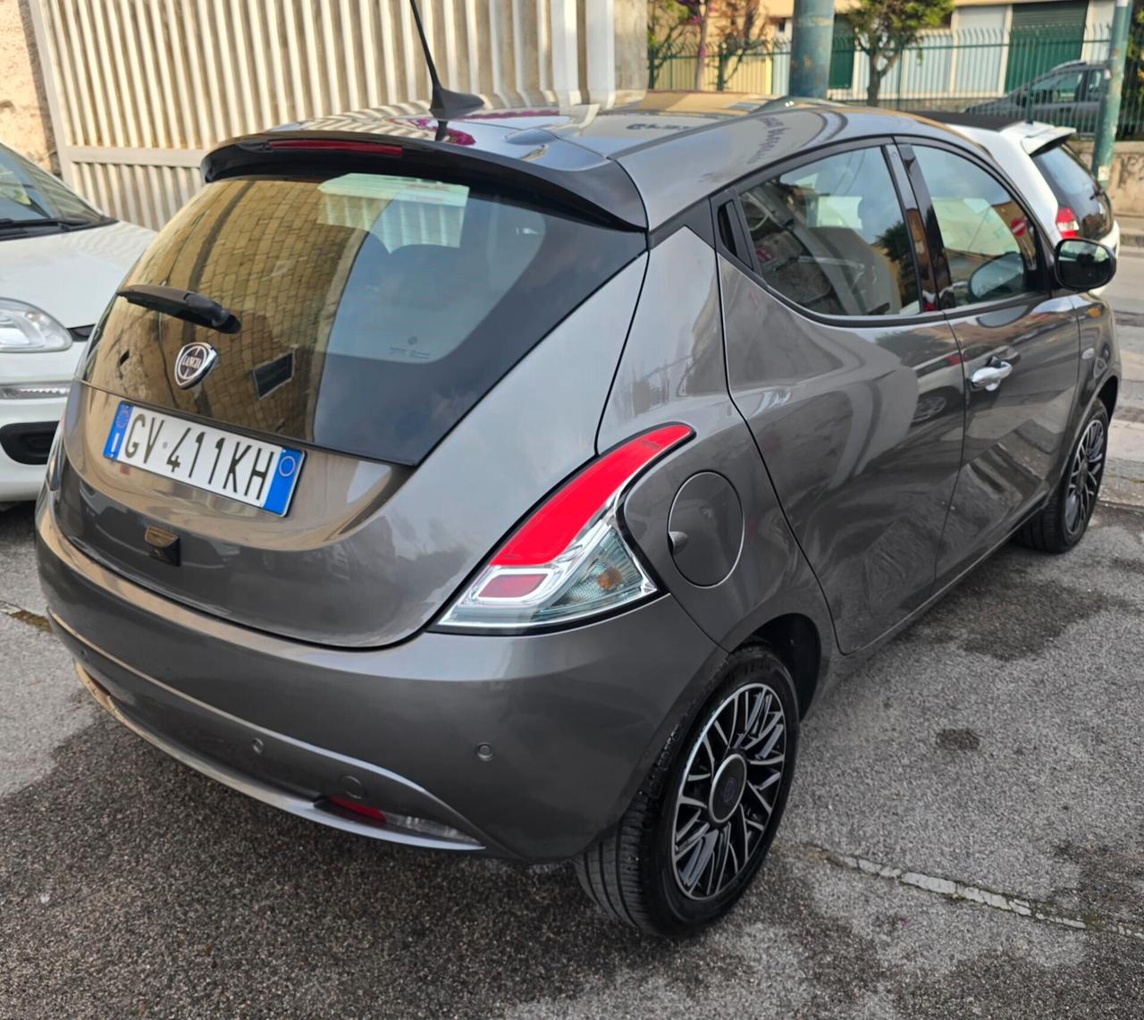 Lancia Ypsilon 1.0 FireFly 5 porte S&S Hybrid Platino