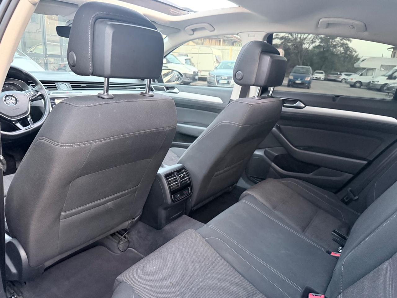 Volkswagen Passat 1.6 TDI 120CV NEOPATENTATI DSG EUR6