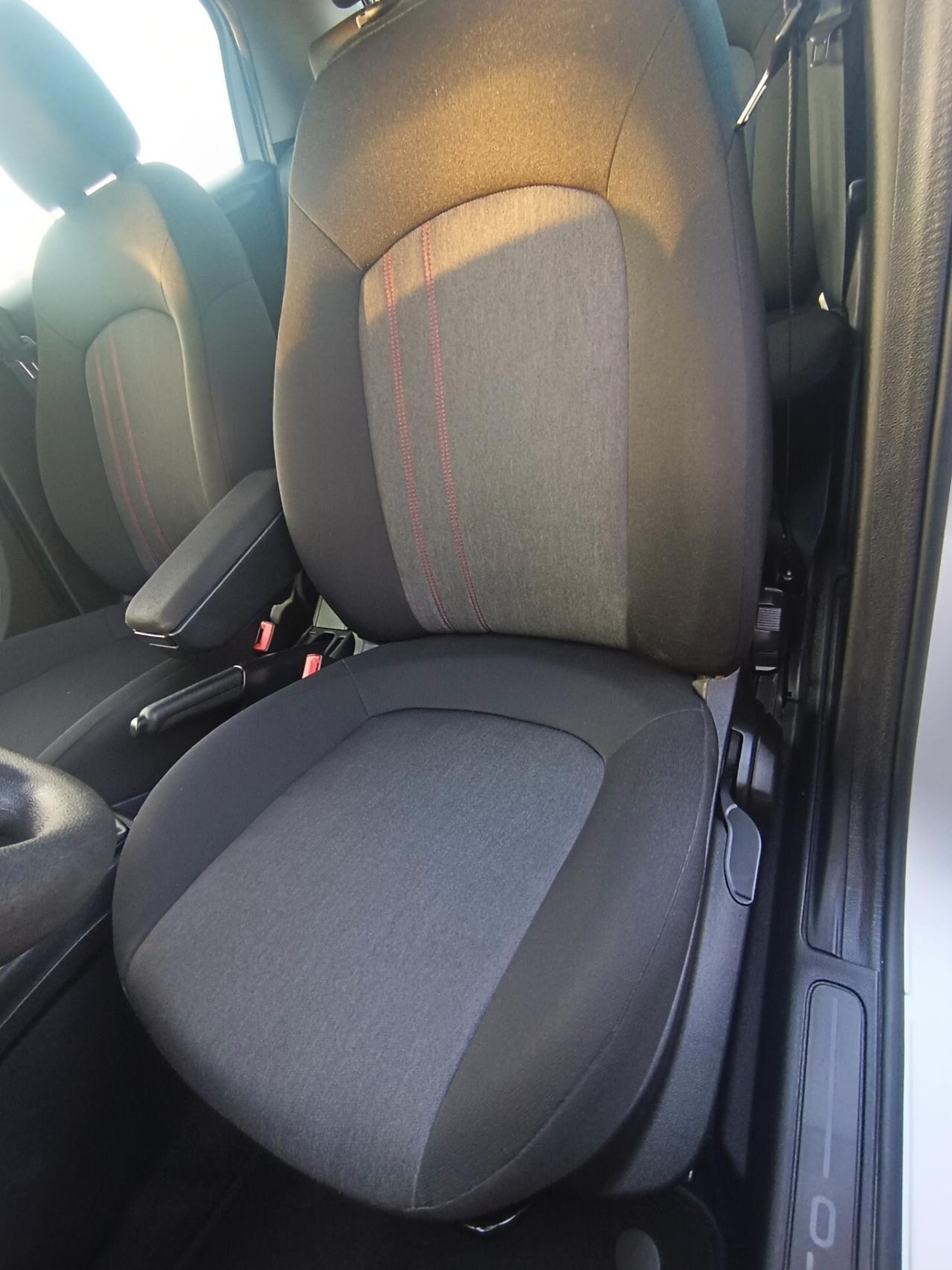 Fiat Punto Evo virgin radio