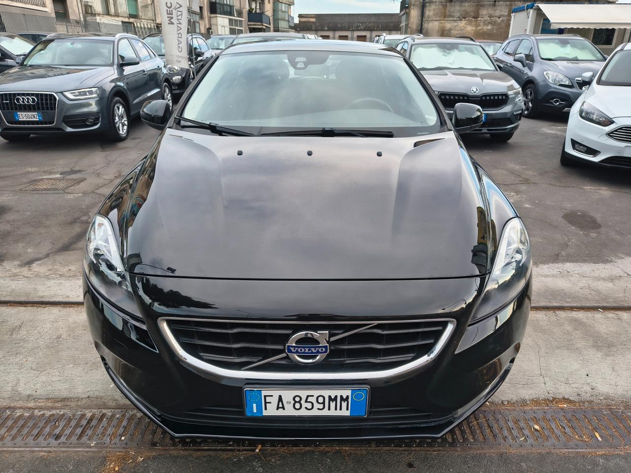 VOLVO V40 2.0 DIESEL SOLO 130.000 KM ANNO 2015