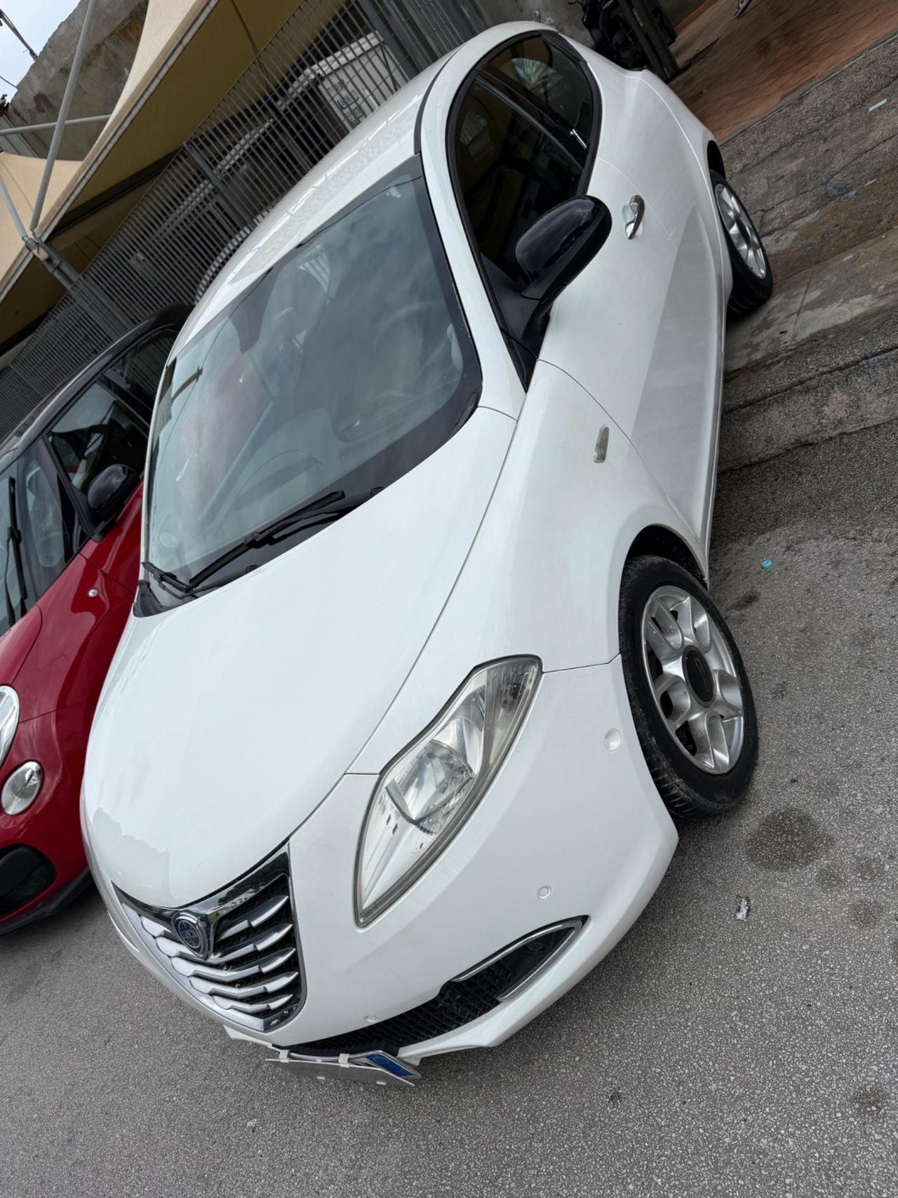 Lancia Ypsilon 0.9 TwinAir 85 CV 5 porte S&S Gold