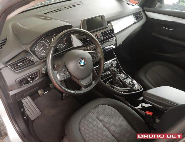 BMW 216i Active Tourer navi-park pilot