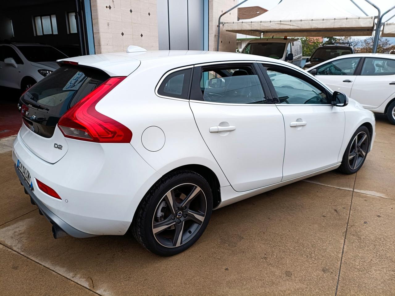 Volvo V40 D2 R-design Momentum