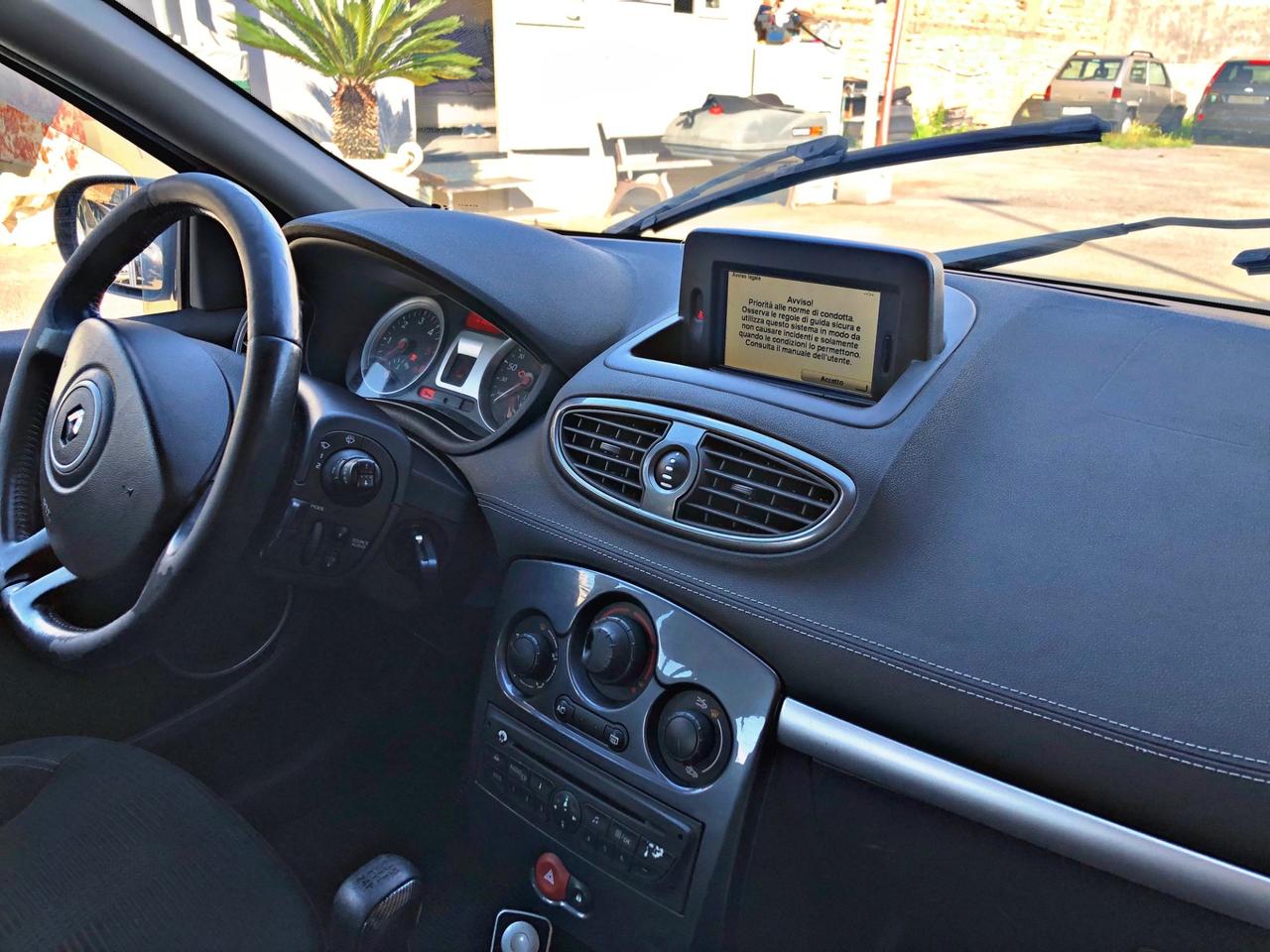 Renault Clio 1.5 dCi 20Th Edition 2011 Navigation