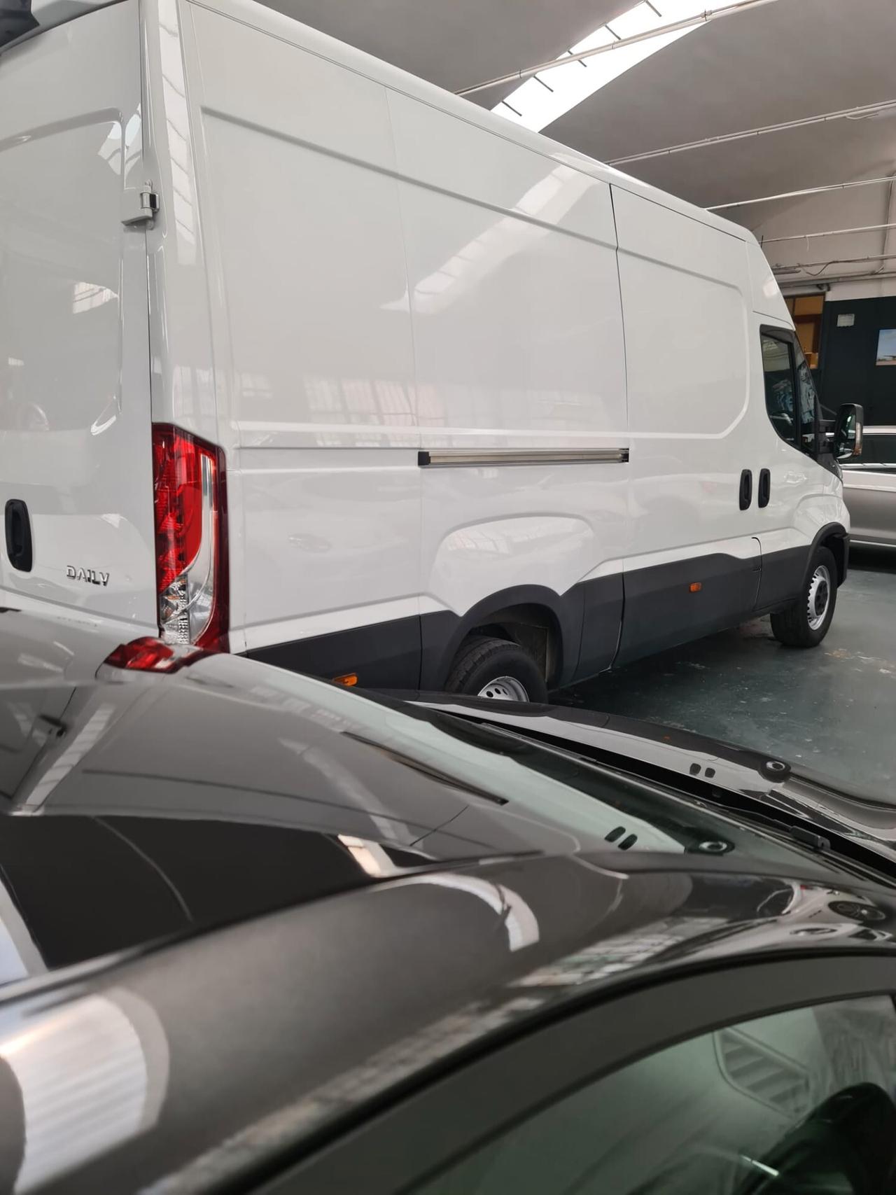 IVECO DAILY 3 POSTI 2300 136CV 2021 PM-TM AUTOCARRO PREZZO FINITO