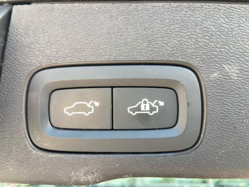 VOLVO XC60 2.0 b4 Momentum Pro AwD AuTo