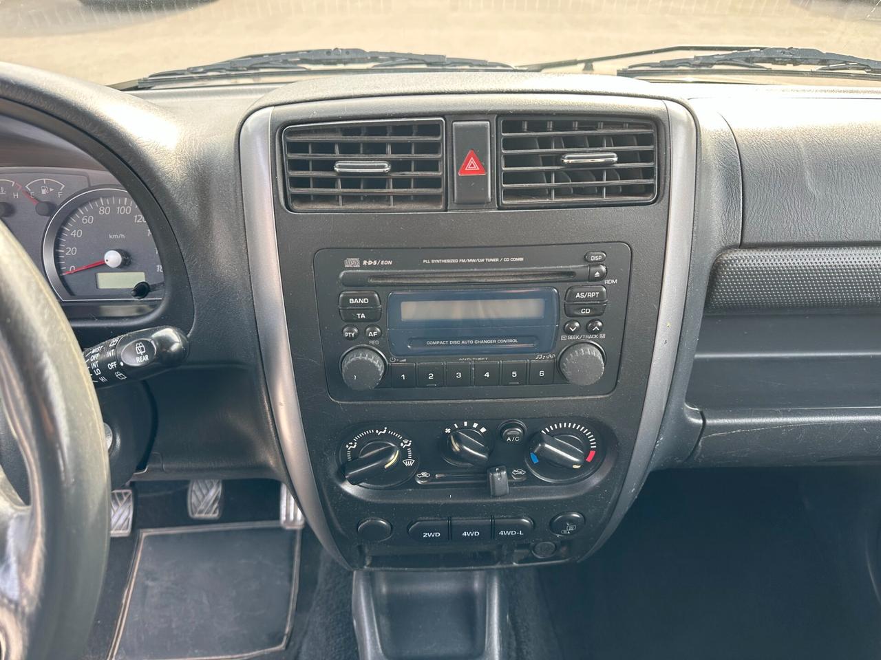 Suzuki Jimny 1.3i 16V cat 4WD JLX