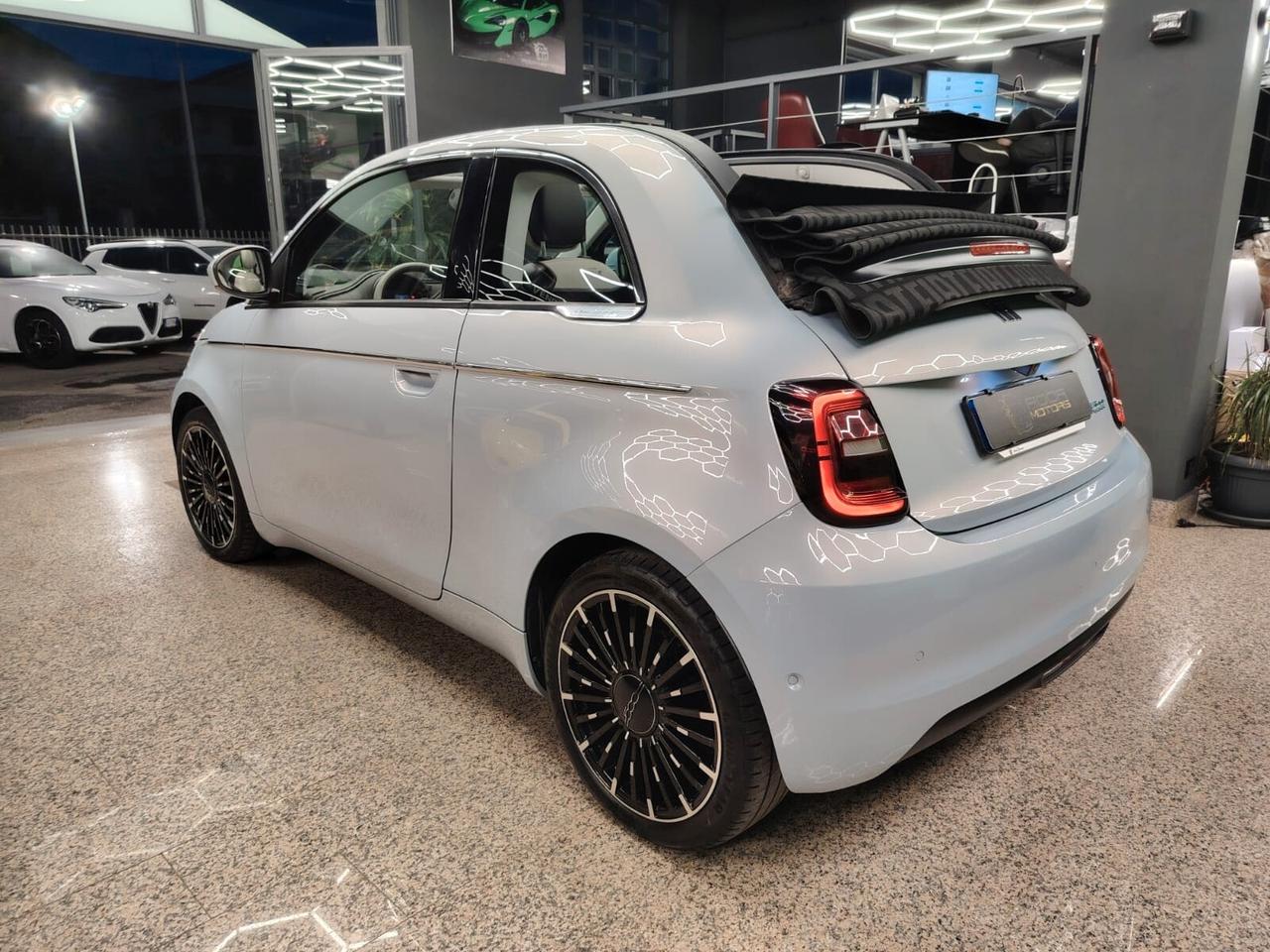 Fiat 500e Cabrio 42 kWh La Prima