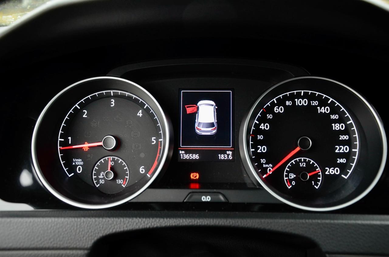 VW GOLF 5p 2.0 R-LINE SPORT EDITION 150cv, UFF ITALIANA, SERVICE DIMOSTRABILI, FULL LED, LUCI LED AMBIENTE, PERMUTE