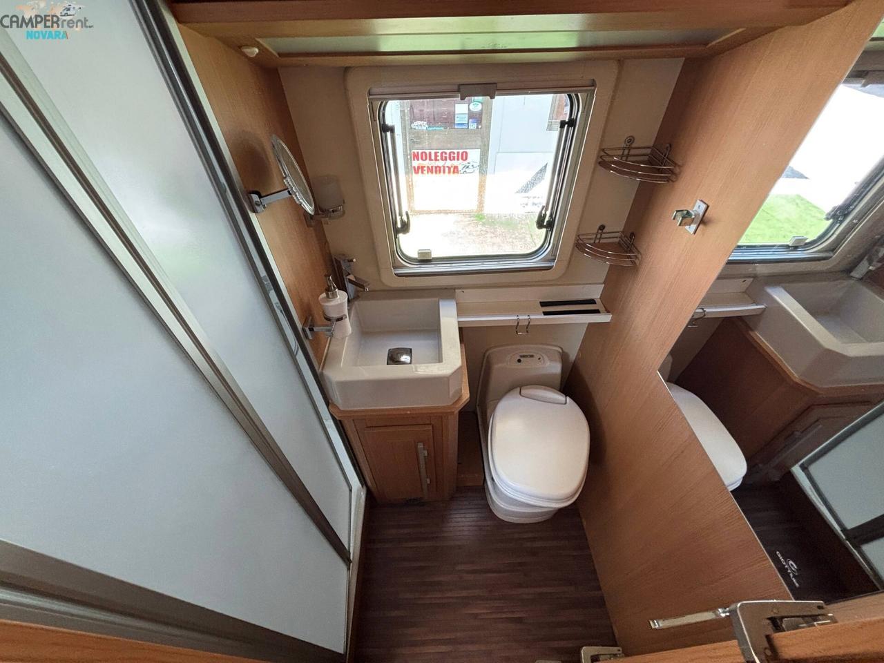 GIOTTILINE SUNNY S 210 - mansardato con doppia Dinette e letti a castello in coda